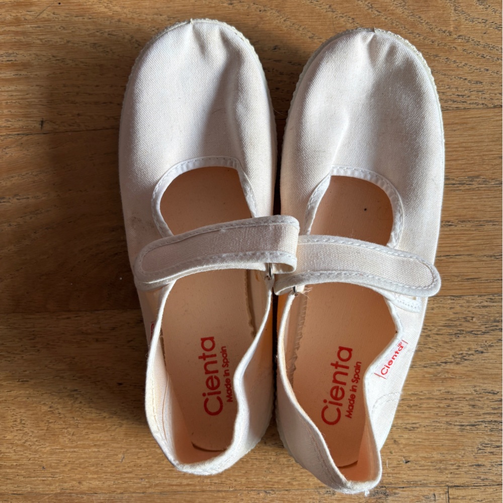 Cienta Cream Mary Jane Dress Shoes